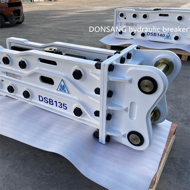 Impactful Hydraulic Breaker Hammer Oil Flow 170 - 240 L/Min Hydraulic Rock Breaker